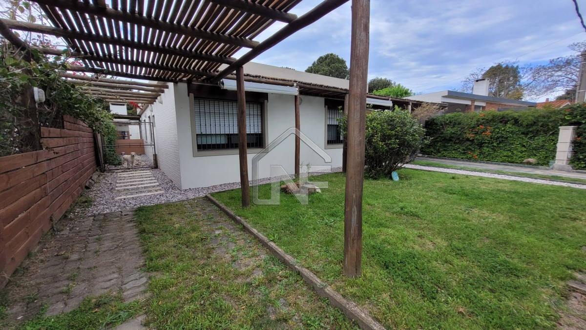 Casa ID.27 - Casa de 3 dormitorios en Barrio Cantegril en venta, excelente ubicación 