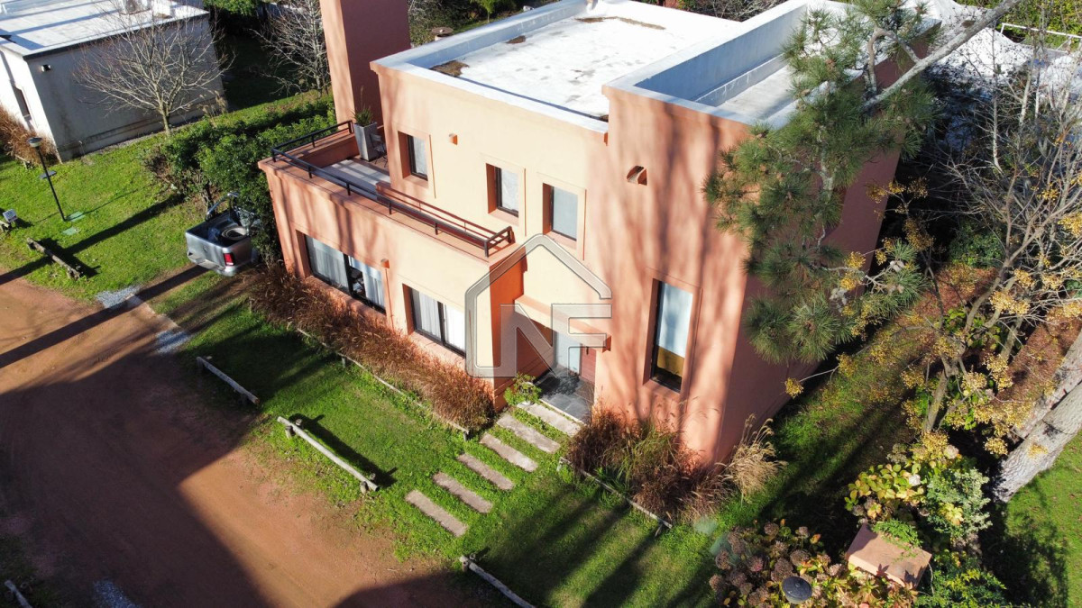 Casa ID.257 - Casa en venta de 2 dormitorios distribuida en 2 comodas plantas, en Pinares.