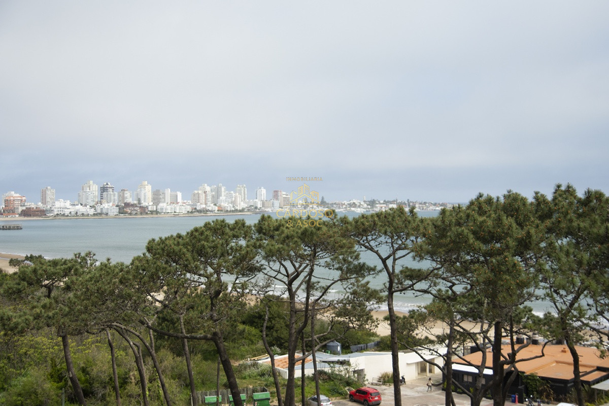 Apartamento ID.83 - Se vende Apartamento de 3 dormitorios frente al mar.