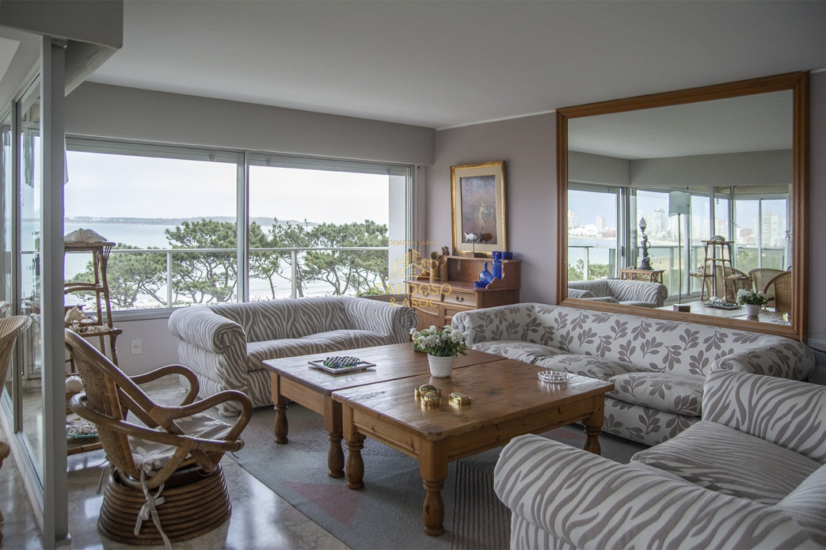 Apartamento ID.83 - Se vende Apartamento de 3 dormitorios frente al mar.