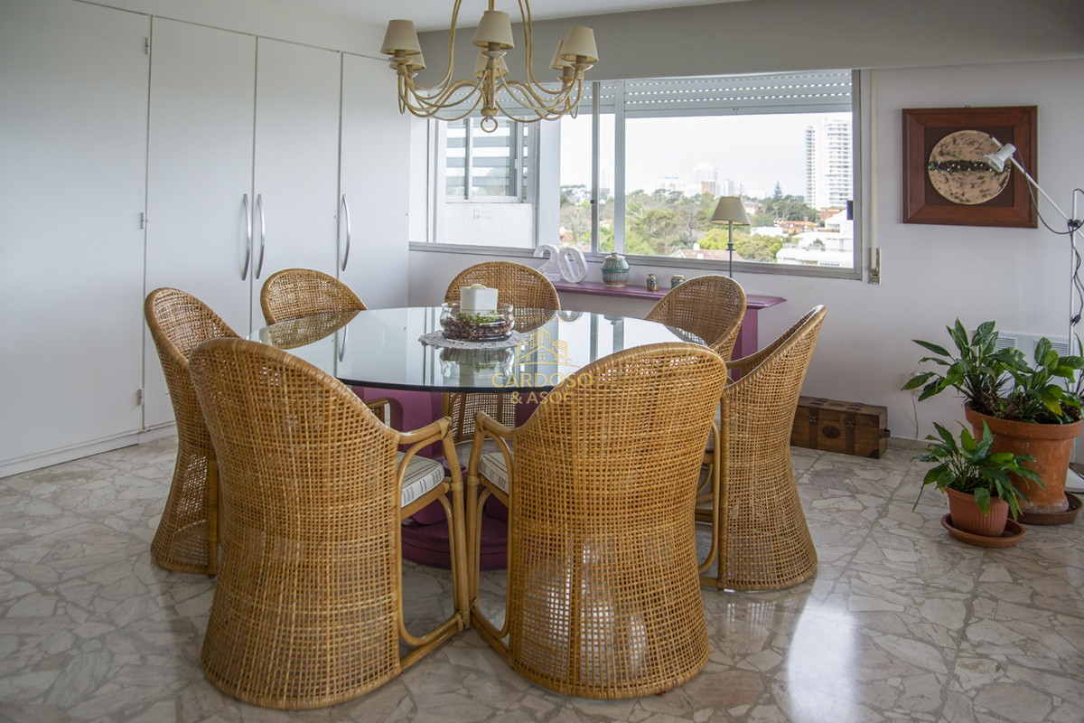 Apartamento ID.83 - Se vende Apartamento de 3 dormitorios frente al mar.