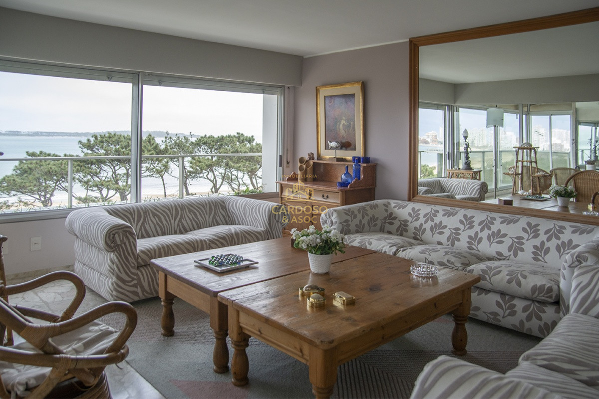 Apartamento ID.83 - Se vende Apartamento de 3 dormitorios frente al mar.