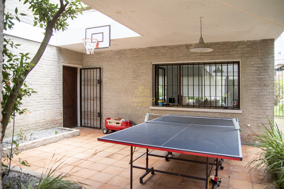 Casa ID.141 - Excelente Chalet en venta a pasos de Playa Mansa, Punta del Este