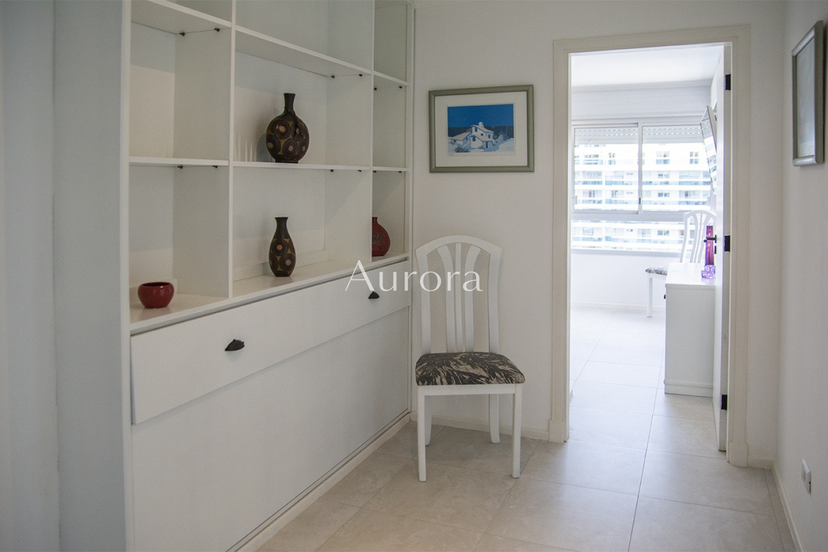 Apartamento ID.15 - Vende apartamento de 2 dormitorios y medio en Chiverta, Reciclado completo. Punta del Este 