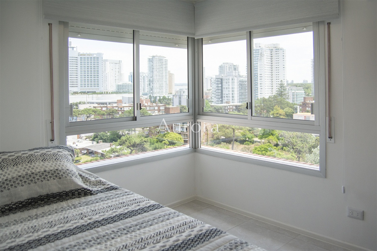 Apartamento ID.15 - Vende apartamento de 2 dormitorios y medio en Chiverta, Reciclado completo. Punta del Este 