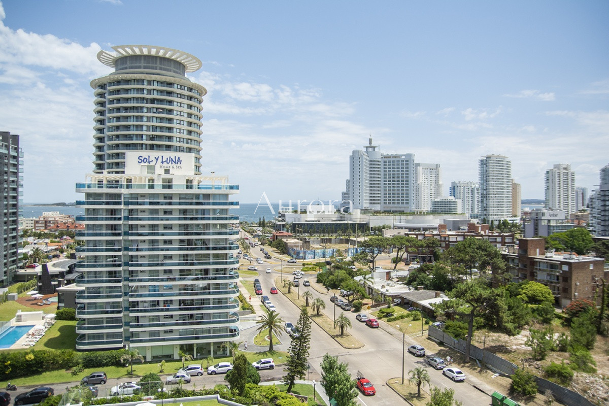 Apartamento ID.15 - Vende apartamento de 2 dormitorios y medio en Chiverta, Reciclado completo. Punta del Este 
