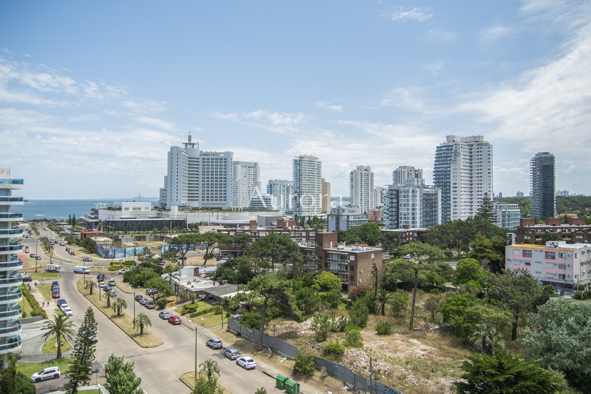 Apartamento ID.15 - Vende apartamento de 2 dormitorios y medio en Chiverta, Reciclado completo. Punta del Este 