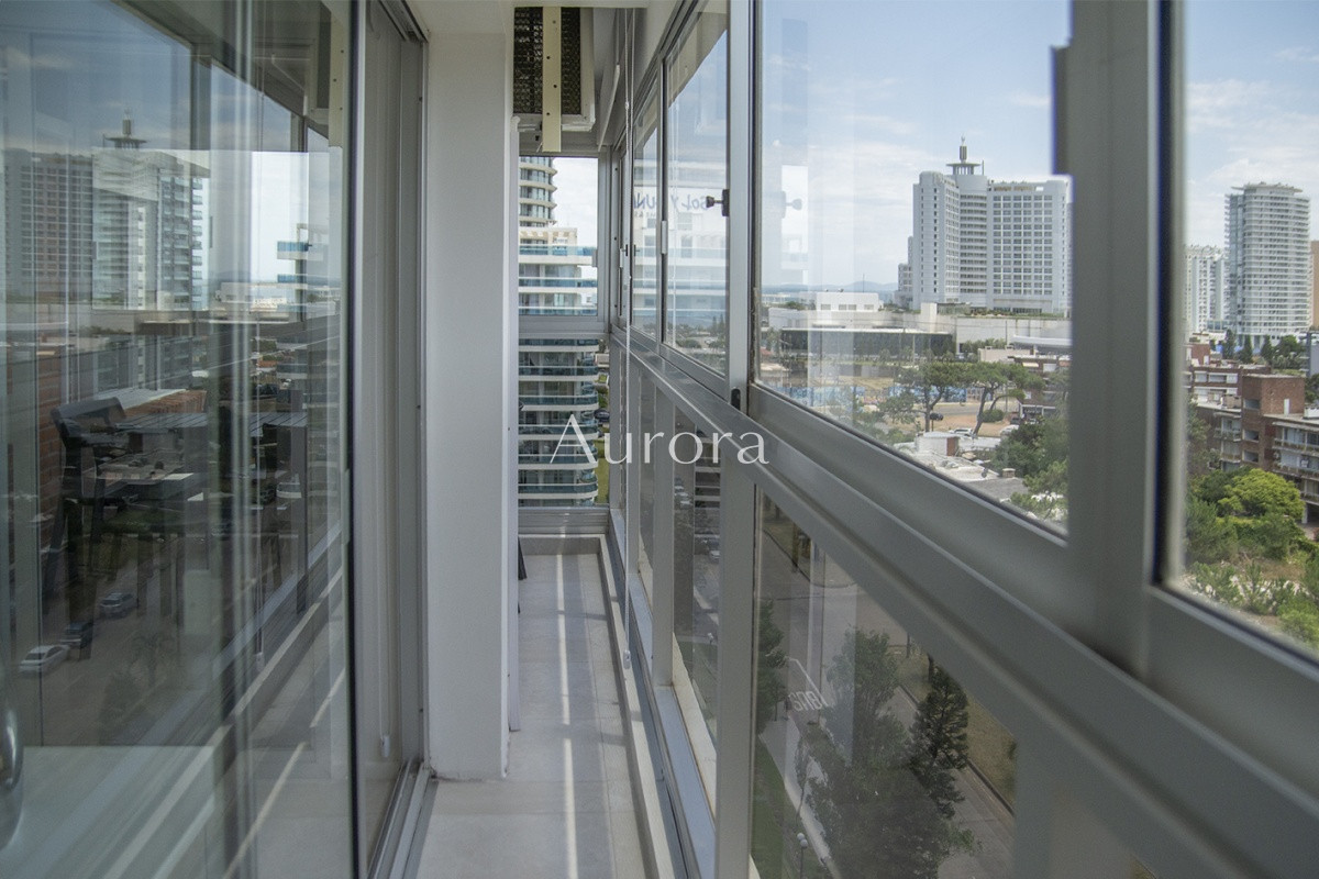 Apartamento ID.15 - Vende apartamento de 2 dormitorios y medio en Chiverta, Reciclado completo. Punta del Este 