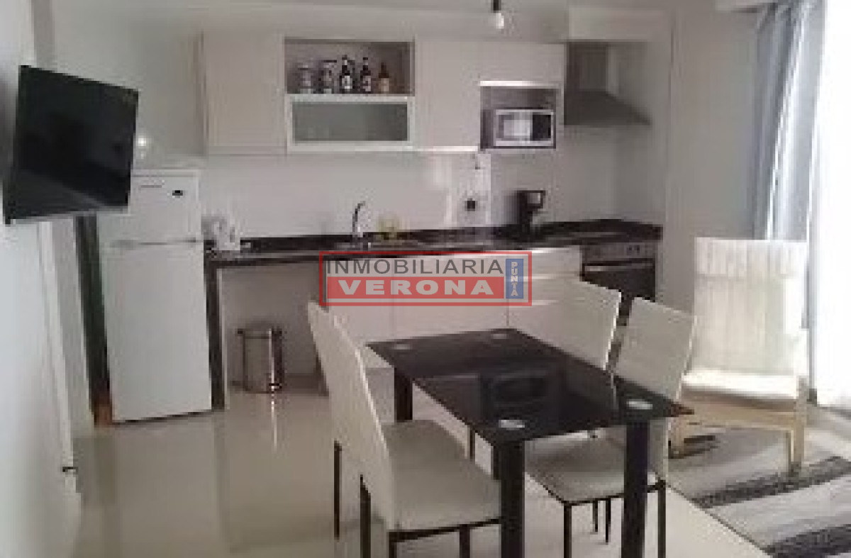 Vende apartamento en place lafayette, Punta Del Este - IVP9303A