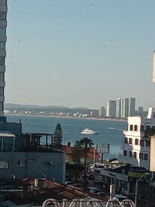 Apartamento en venta  en edificio Punta del este , Península , Gorlero 