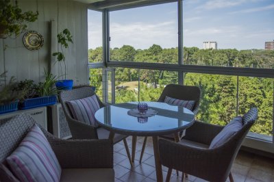 Imperdible apto en Edificio Parquemar Bosque!