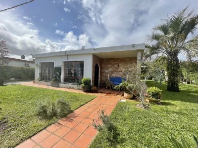 OPORTUNIDAD ! VENDE CASA DE 3 DORMITORIOS EN MUY BUEN ESTADO, PLAYA MANSA - PUNTA DEL ESTE 