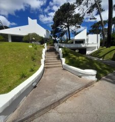 Casa en venta en Lugano, Punta del este, 3 dormitorios y dependencia