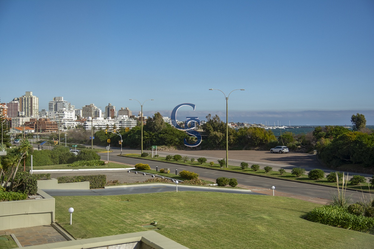 Apartamento ID.299778 - Hermoso Departamento de 3 dormitorios en venta frente al mar. 