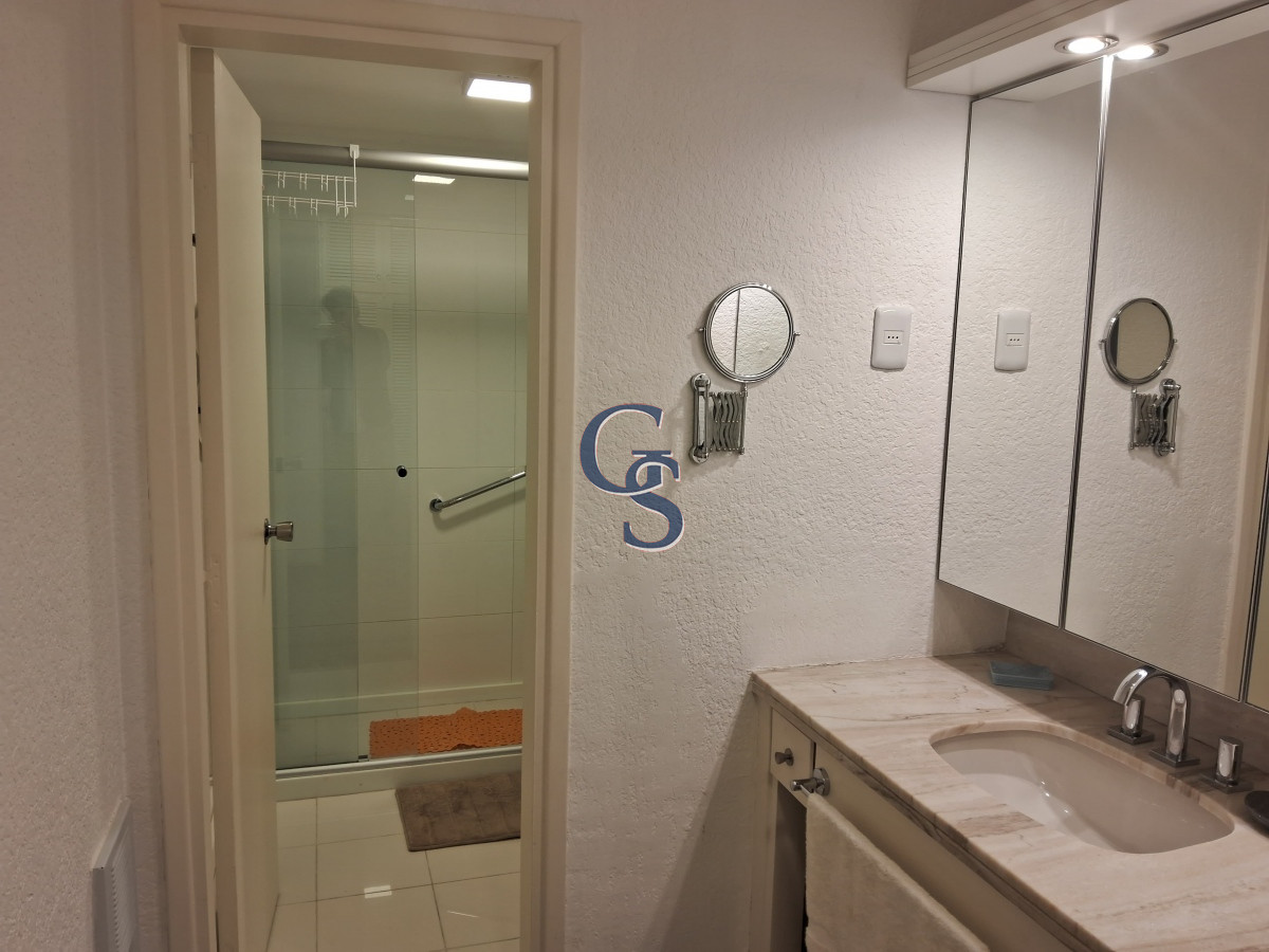 Apartamento ID.299778 - Hermoso Departamento de 3 dormitorios en venta frente al mar. 