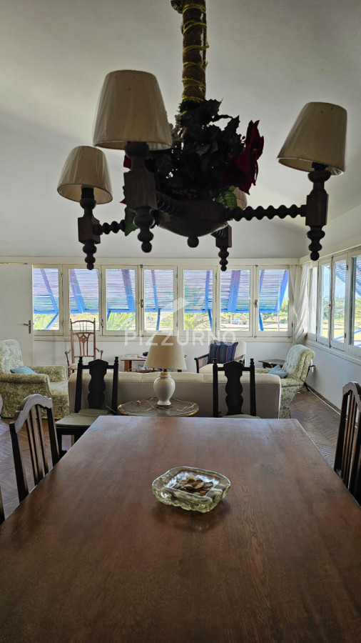 Casa Ref.412 - Importante residencia frente al mar en venta.