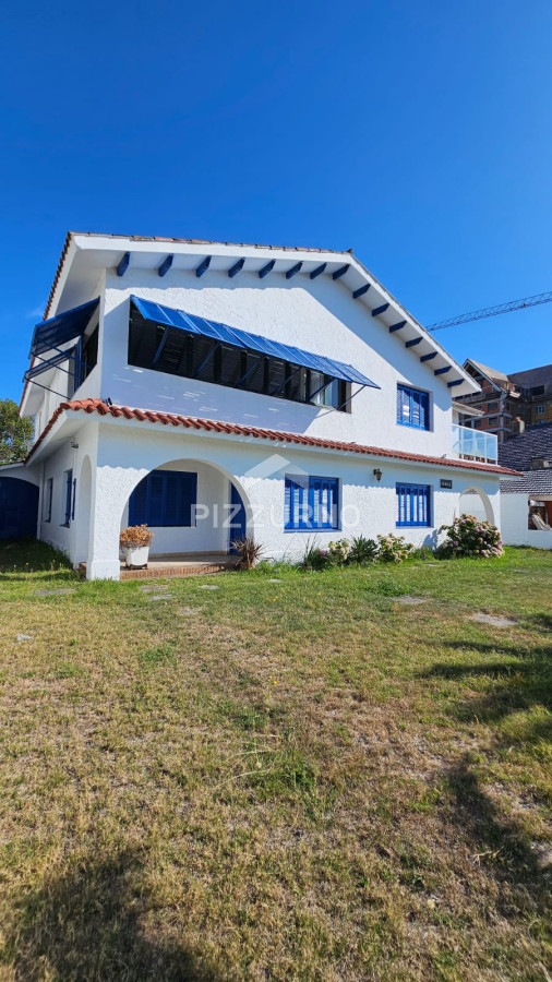 Casa Ref.412 - Importante residencia frente al mar en venta.