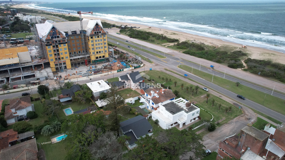 Casa Ref.412 - Importante residencia frente al mar en venta.