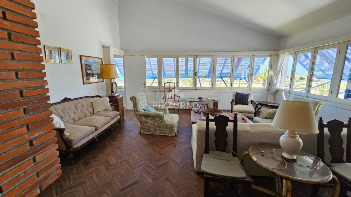 Casa Ref.412 - Importante residencia frente al mar en venta.