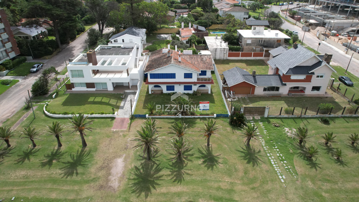 Casa Ref.412 - Importante residencia frente al mar en venta.