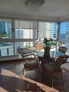 Gran oportunidad de departamento, playa Mansa, Punta del Este