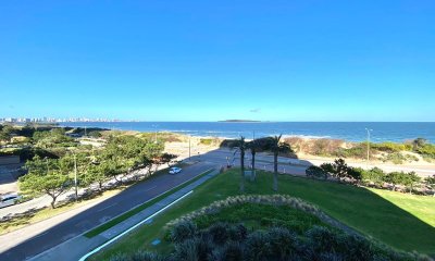 Hermoso Departamento en venta, en la zona de playa Mansa