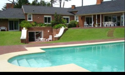 casa en venta Punta del Este de 5 dormitorios.