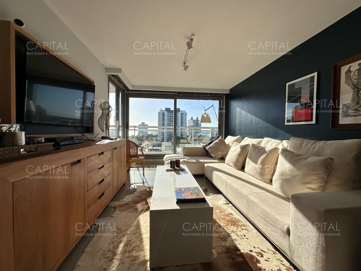 Apartamento ID.38089 - Vende departamento de 2 dormitorios finamente decorado en Torre Onix, Punta del Este