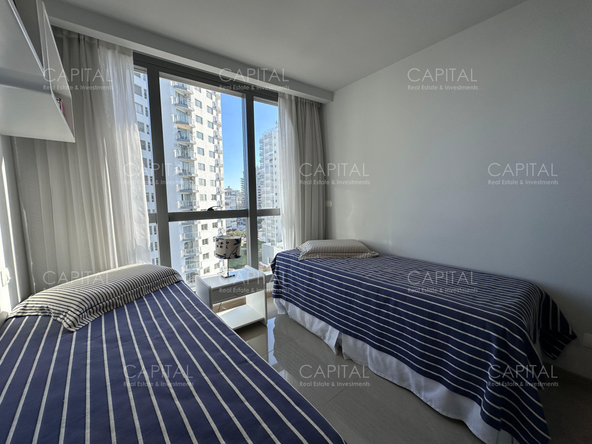 Apartamento ID.38089 - Vende departamento de 2 dormitorios finamente decorado en Torre Onix, Punta del Este
