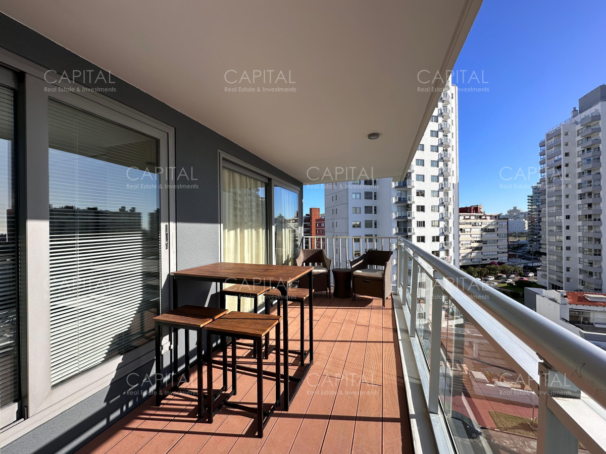 Apartamento ID.38089 - Vende departamento de 2 dormitorios finamente decorado en Torre Onix, Punta del Este