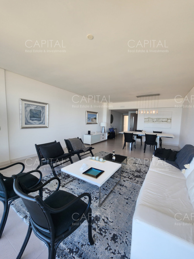 Apartamento ID.40646 - Vende apartamento de 3 dormitorios en suite, con vista al mar en Brava, Punta del Este