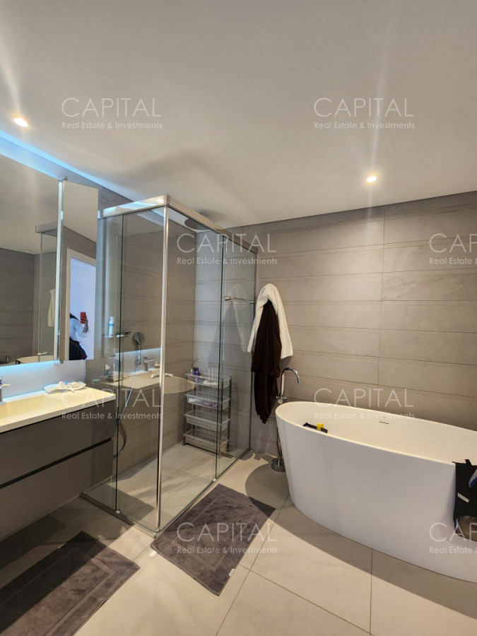 Apartamento ID.40646 - Vende apartamento de 3 dormitorios en suite, con vista al mar en Brava, Punta del Este