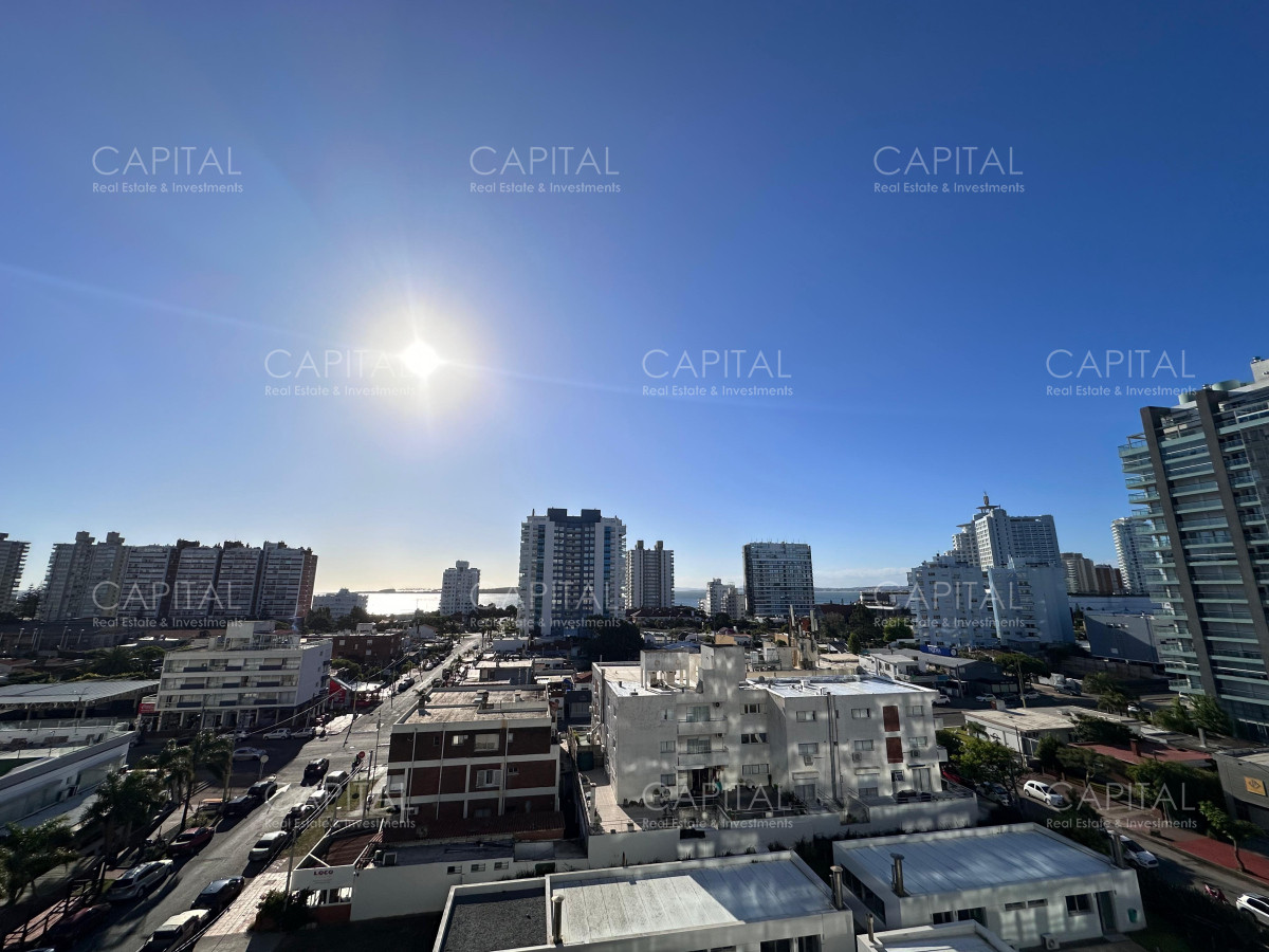 Apartamento ID.38089 - Vende departamento de 2 dormitorios finamente decorado en Torre Onix, Punta del Este