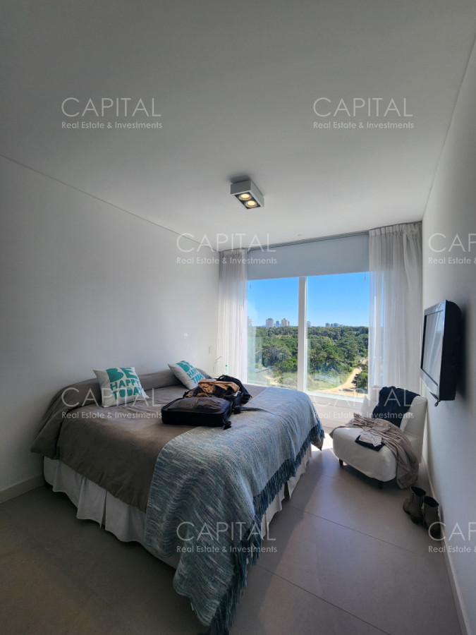 Apartamento ID.40646 - Vende apartamento de 3 dormitorios en suite, con vista al mar en Brava, Punta del Este