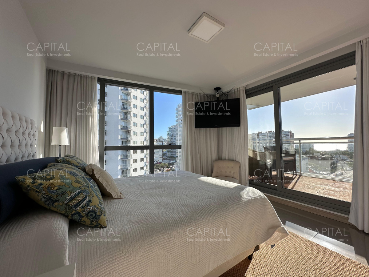 Apartamento ID.38089 - Vende departamento de 2 dormitorios finamente decorado en Torre Onix, Punta del Este