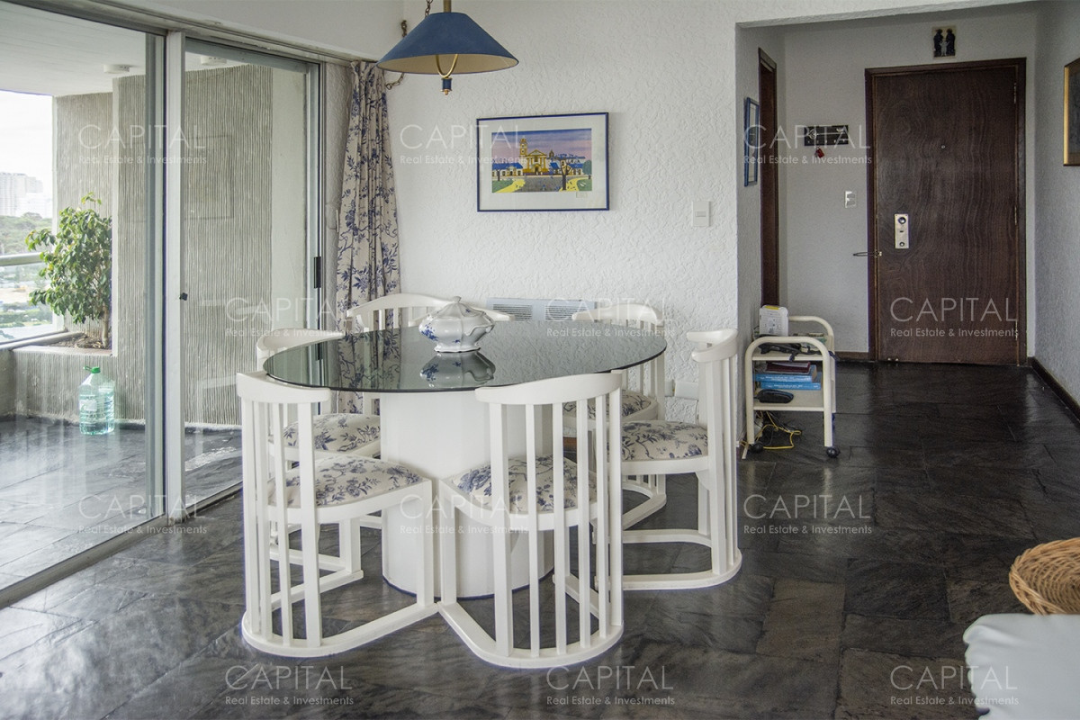 Apartamento ID.38006 - Apartamento en Venta de 3 dormitorios en parada 2 de playa brava, cerca de servicios en Punta del Este 