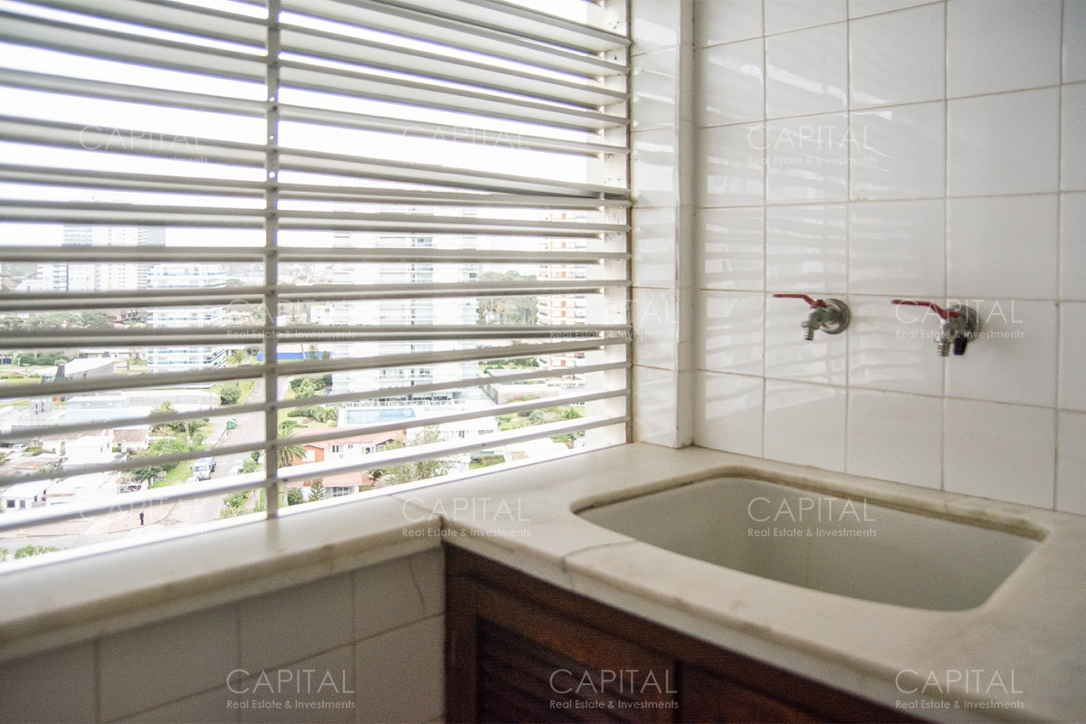Apartamento ID.38006 - Apartamento en Venta de 3 dormitorios en parada 2 de playa brava, cerca de servicios en Punta del Este 