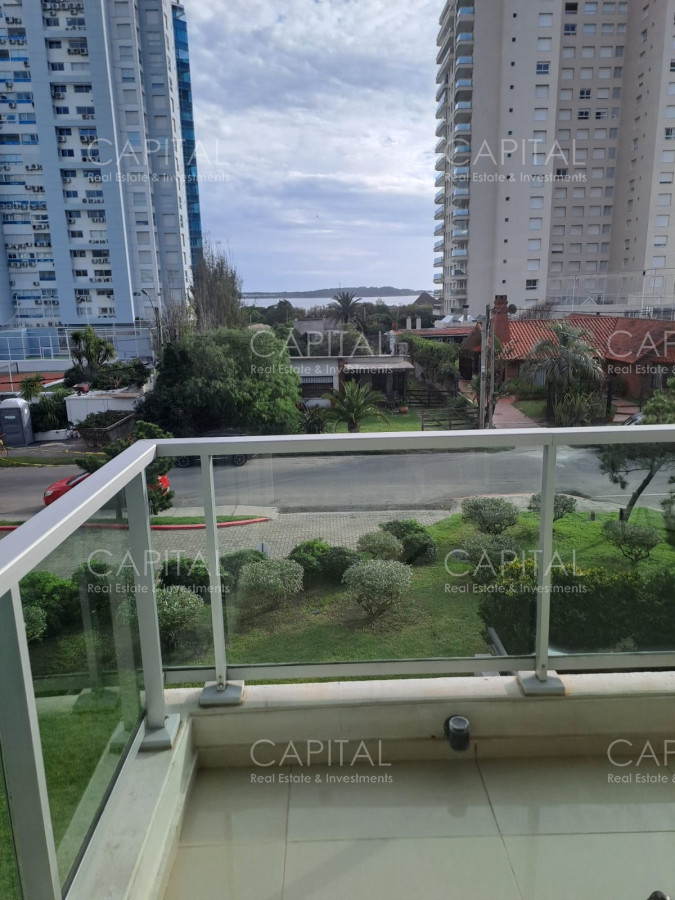 Apartamento ID.39687 - Apartamento en Playa Mansa a la venta 3 Dormitorios con vista