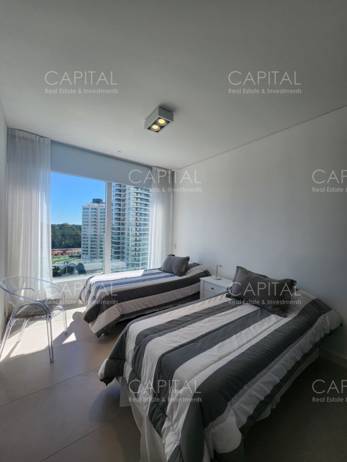 Apartamento ID.40646 - Vende apartamento de 3 dormitorios en suite, con vista al mar en Brava, Punta del Este