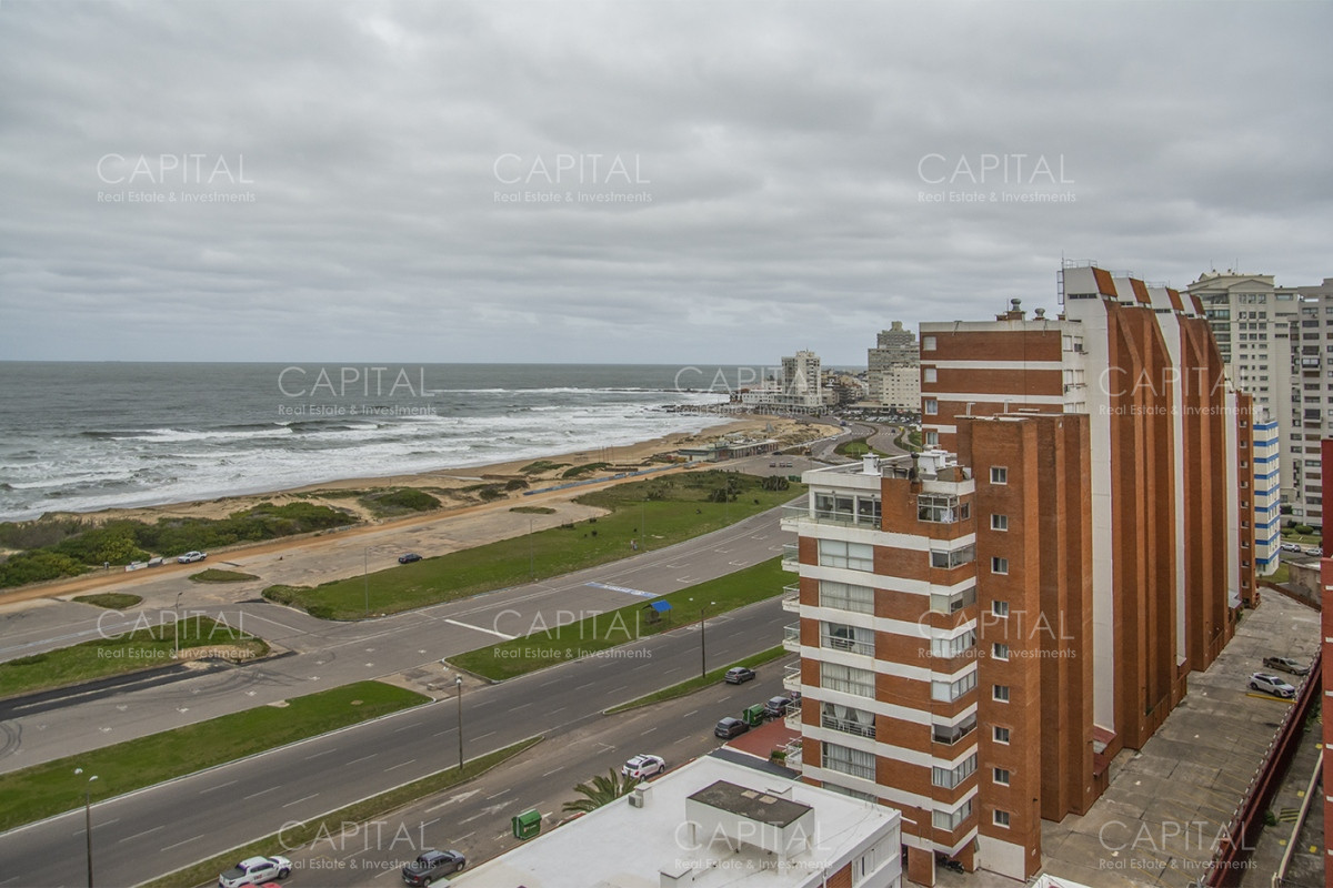 Apartamento ID.38006 - Apartamento en Venta de 3 dormitorios en parada 2 de playa brava, cerca de servicios en Punta del Este 