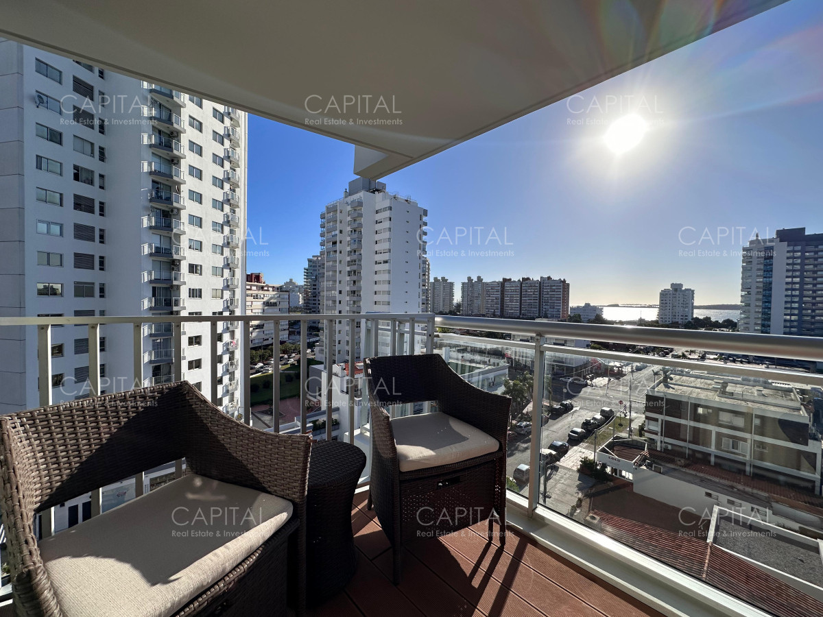 Apartamento ID.38089 - Vende departamento de 2 dormitorios finamente decorado en Torre Onix, Punta del Este