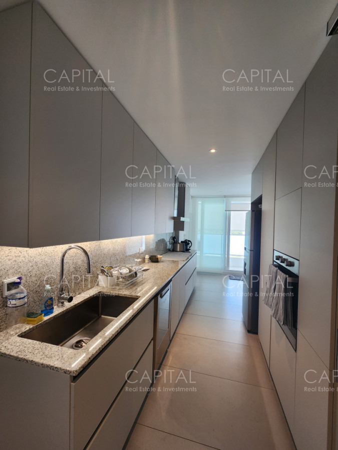 Apartamento ID.40646 - Vende apartamento de 3 dormitorios en suite, con vista al mar en Brava, Punta del Este