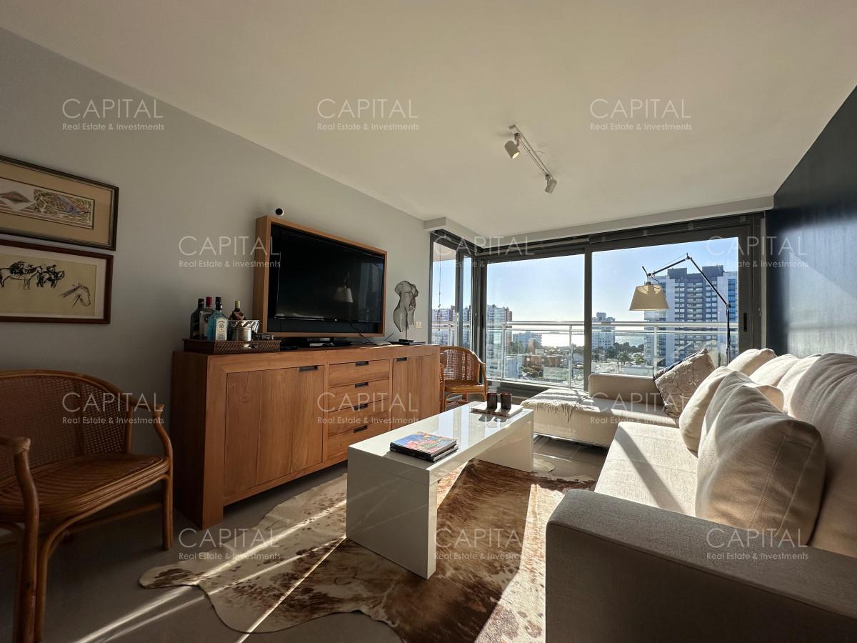 Apartamento ID.38089 - Vende departamento de 2 dormitorios finamente decorado en Torre Onix, Punta del Este