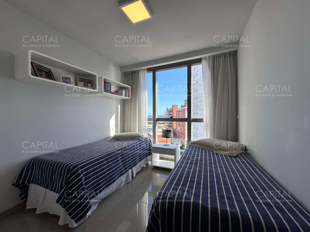 Apartamento ID.38089 - Vende departamento de 2 dormitorios finamente decorado en Torre Onix, Punta del Este