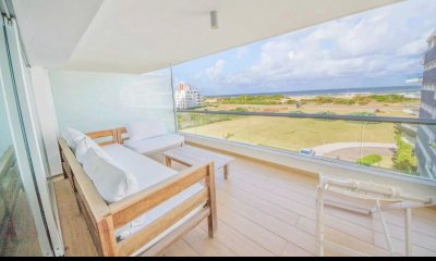 Silente Punta del Este Departamento de 2 dormitorios y servicio en venta en primera línea Punta del Este