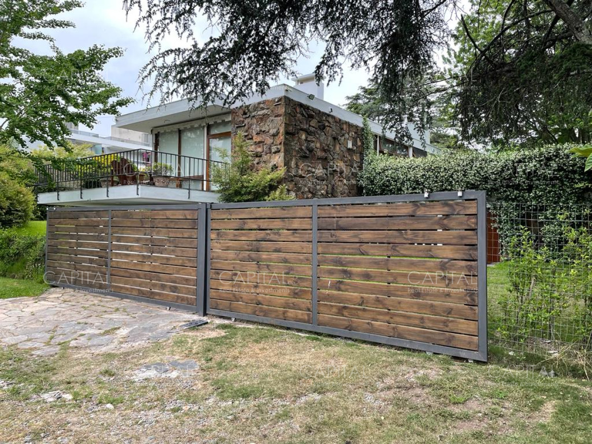 Casa ID.34053 - EXCELENTE OPORTUNIDAD PARA DESARROLLO INMOBILIARIO, PLAYA MANSA, PUNTA DEL ESTE.
