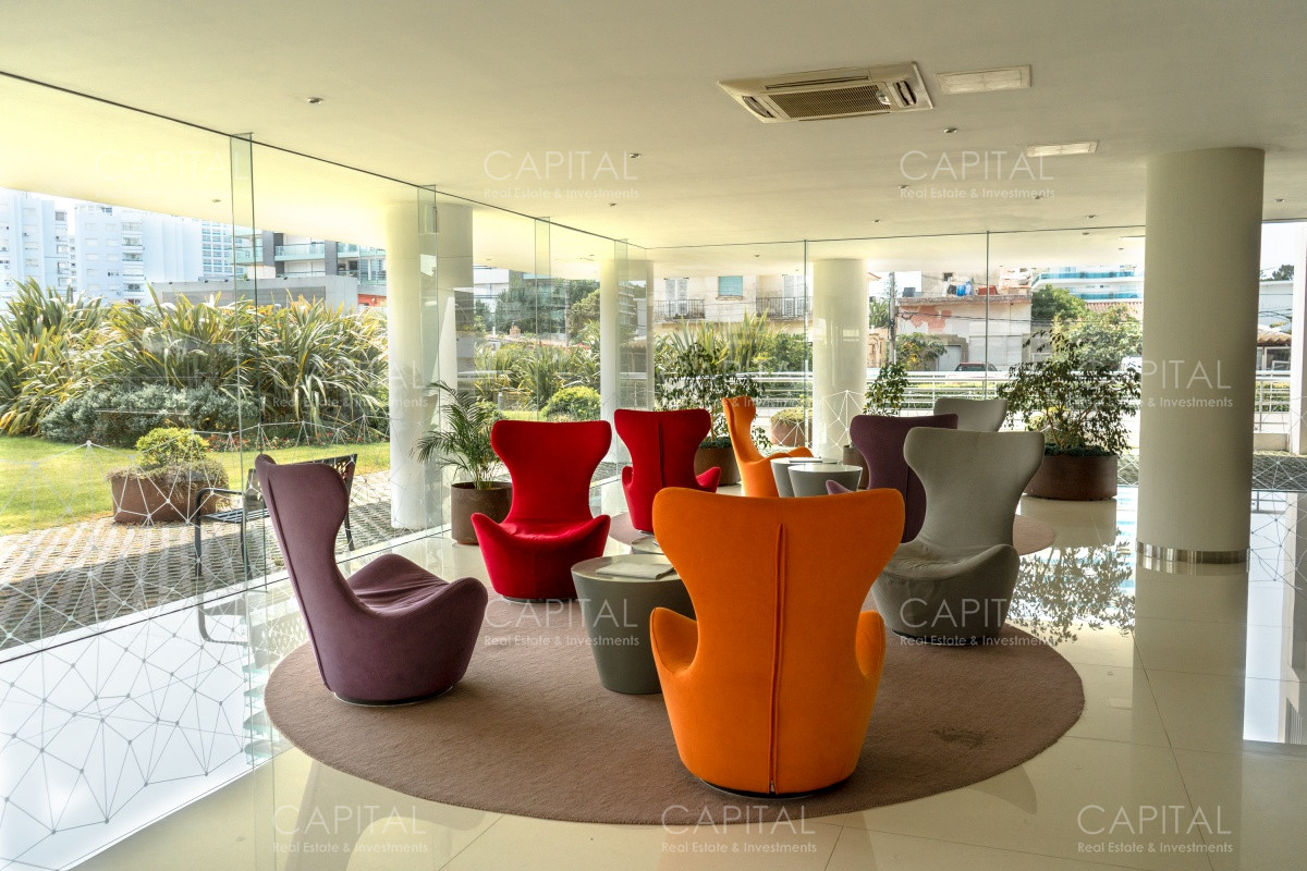 Apartamento ID.38089 - Vende departamento de 2 dormitorios finamente decorado en Torre Onix, Punta del Este