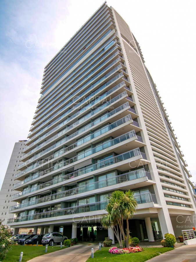 Apartamento ID.38089 - Vende departamento de 2 dormitorios finamente decorado en Torre Onix, Punta del Este