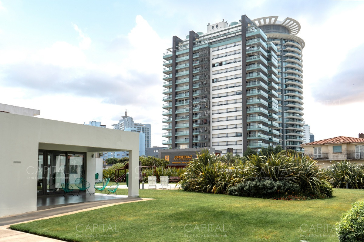 Apartamento ID.38089 - Vende departamento de 2 dormitorios finamente decorado en Torre Onix, Punta del Este
