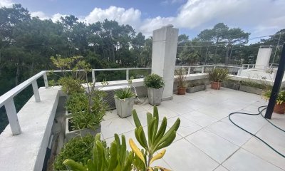VENTA DE APARTAMENTO DE 3 DORMITORIOS EN MANSA PUNTA DEL ESTE